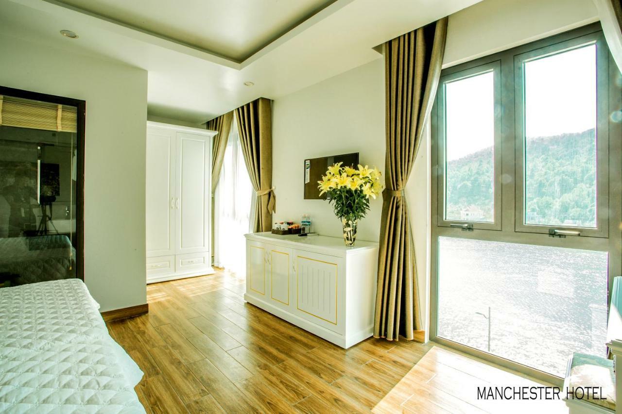 Manchester Hotel Ha Long Esterno foto