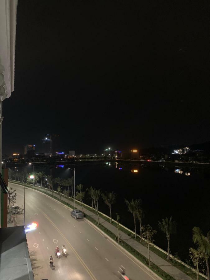 Manchester Hotel Ha Long Esterno foto