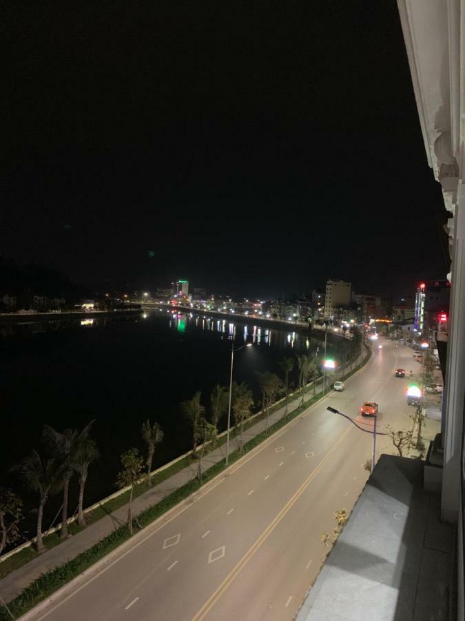 Manchester Hotel Ha Long Esterno foto