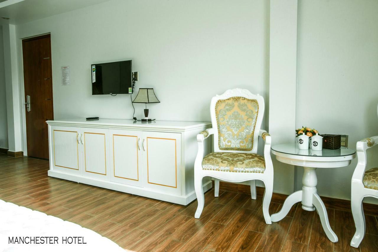 Manchester Hotel Ha Long Esterno foto