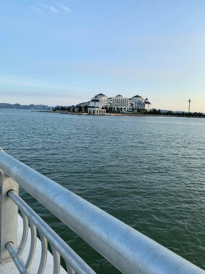 Manchester Hotel Ha Long Esterno foto